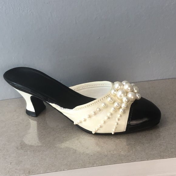 Raine - Just the Right Shoe “Pearl Mule” - Picture 2 of 9